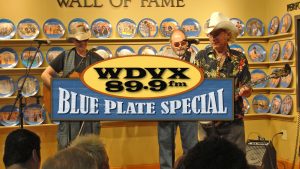 WDVX logo